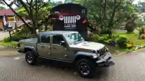 Jeep Gladiator Resmi Diluncurkan Di Indonesia. Langsung Sabet Gelar Double Cab Termahal.