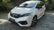  Honda Jazz Kalah Secara Tenaga Dari Mobil Listrik Nissan Leaf!