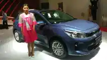 Hatchback Ber-sunroof Termurah Ini Paling Laris di Booth Kia