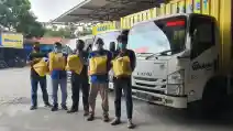Isuzu Berbagi Kebahagiaan, Sebar Sembako Untuk Para Driver