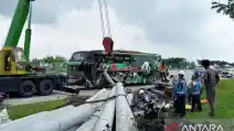 Kejadian Perdana 2024, Dua Orang Tewas Lagi Akibat Pengemudi Bus Gegabah Bermanuver Di Tol