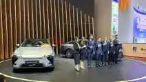  Lexus ES 350e dan ES 350h Meluncur di GIIAS 2026, Ini Harganya