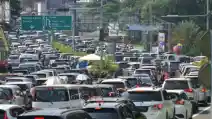 Macet Berjam-Jam Seperti di Puncak Bikin Oli Menguap? Berikut Cara Mengatasinya