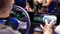 Fitur Canggih Mercedes-Benz Hanya Dengan Gerakan Tangan