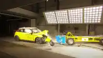 VIDEO: Crash Test MINI Cooper E (Euro NCAP)