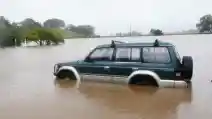 Mobil Terendam Banjir Air Laut? Ini Penanganannya