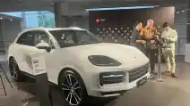 Porsche Kerja Sama Dengan Leica, Kini Ada Store Kamera Mewah di Dealer Mereka