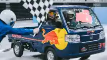 Pembalap F1 Adu Skill Pakai Kei Truck