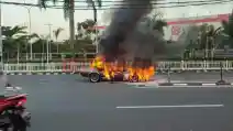 Sebuah Shelby Eleanor Ludes Terbakar, Ingat Lagi Peran Penting APAR Di Mobil