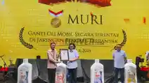  Shell dan Astra Otoparts Raih Rekor MURI Lewat Ganti Oli Serentak Nasional
