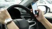  10 Hal yang Ganggu Konsentrasi Mengemudi, GPS Tidak Termasuk