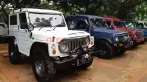  Puluhan Suzuki Jimny 'Silaturahmi' di Parkir Timur Senayan