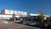 Tesla Klaim Penyusutan Kemampuan Baterai Hanya 12% di 322 ribu Kilometer
