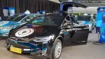 Melihat Lebih Dekat Tesla Model X Taksi Silverbird (8 Foto)