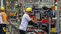 Melihat Langsung Proses Perakitan Baterai Hybrid Toyota
