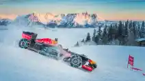 VIDEO: Ketika Mobil F1 Dipacu Di Bukit Salju