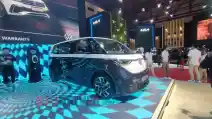  Volkswagen ID.Buzz LWB Resmi Mengaspal Di Indonesia. Harga Nyaris Rp 1,5 M