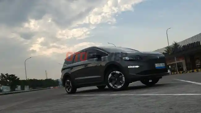 Berita - Tes Jalan Aletra L8 Sejauh 500-an Kilometer, Ruang Kabinnya Lega