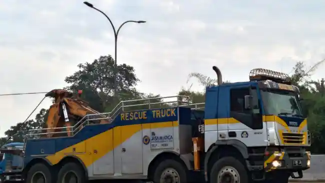 Truk - Mengenal Si Komo, Truk Penyelamat Di Jalan Tol Saat Darurat