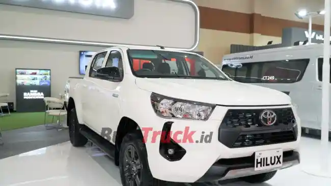 Pikap - Toyota Hilux Jadi Double Cabin Paling Laku di 2024